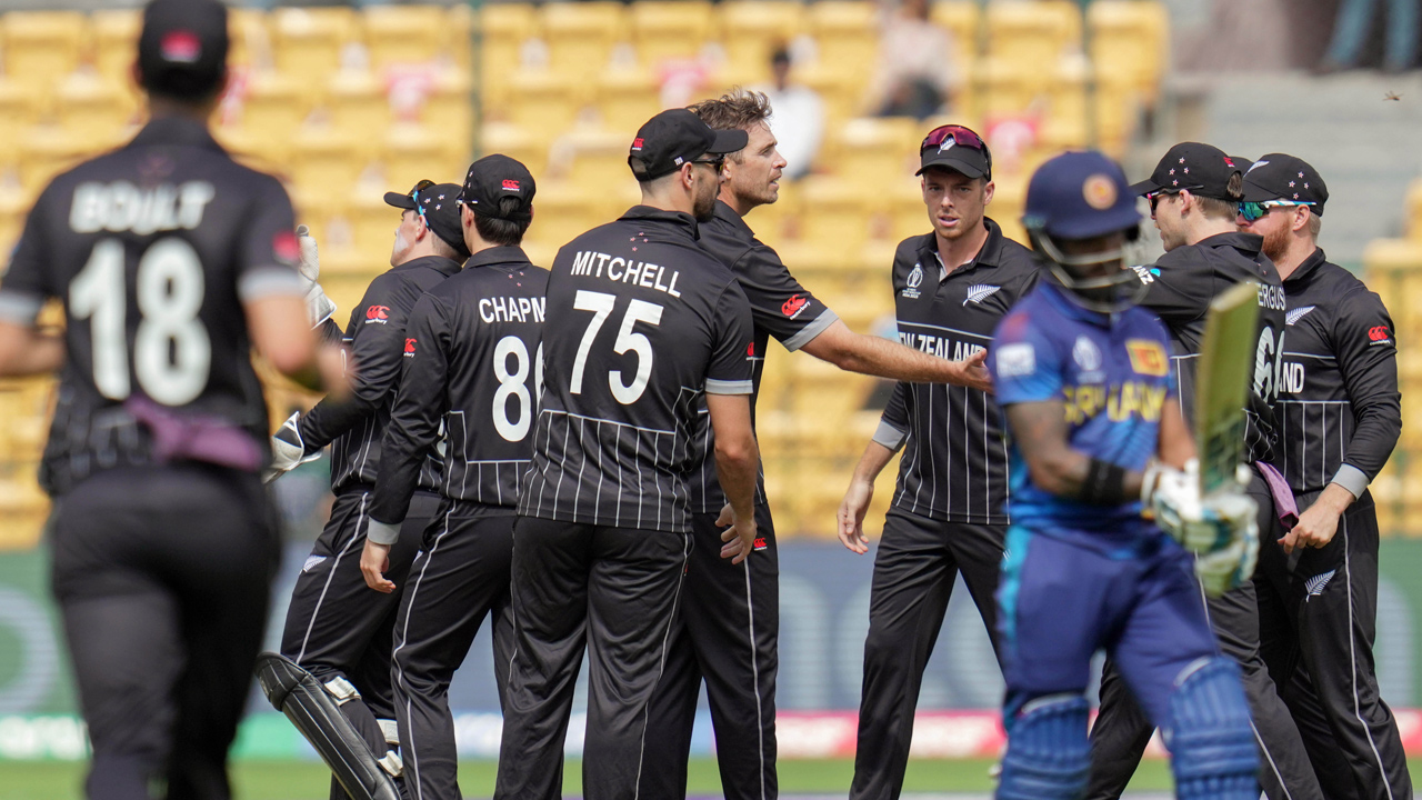 NZ vs SL: శ్రీలంకపై న్యూజిలాండ్ గెలుపు.. సెమీస్ ఆశలు సజీవం NZ vs SL: శ్రీలంకపై న్యూజిలాండ్ గెలుపు.. సెమీస్ ఆశలు సజీవం