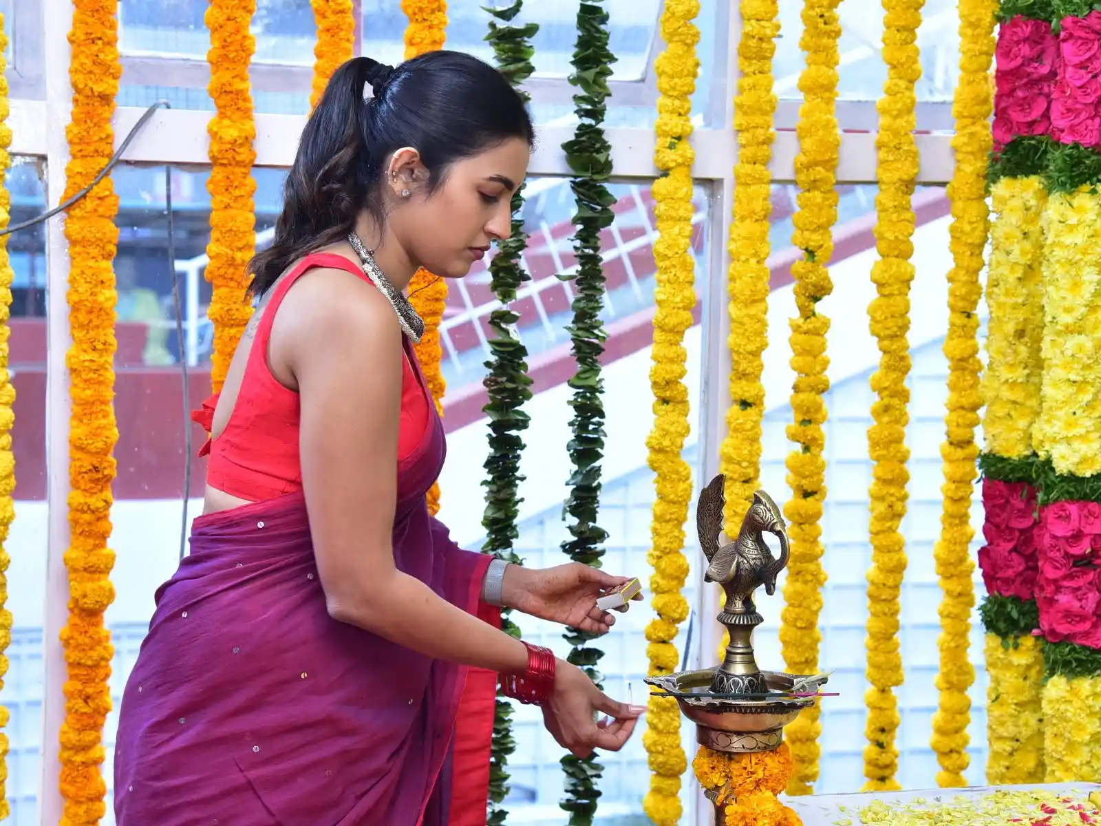 Niharika Konidela appearance in Saree at her New Movie Opening