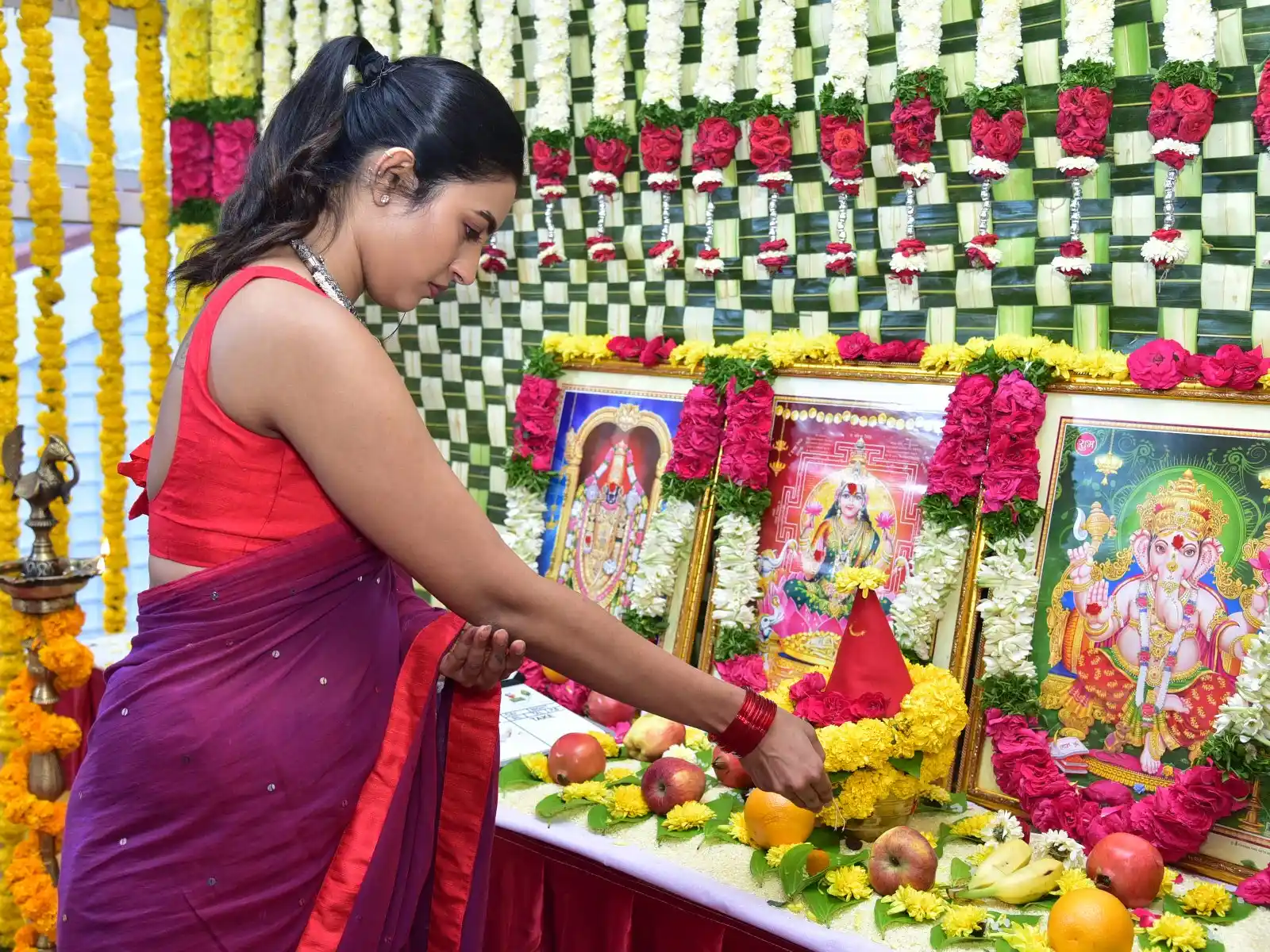 Niharika Konidela appearance in Saree at her New Movie Opening