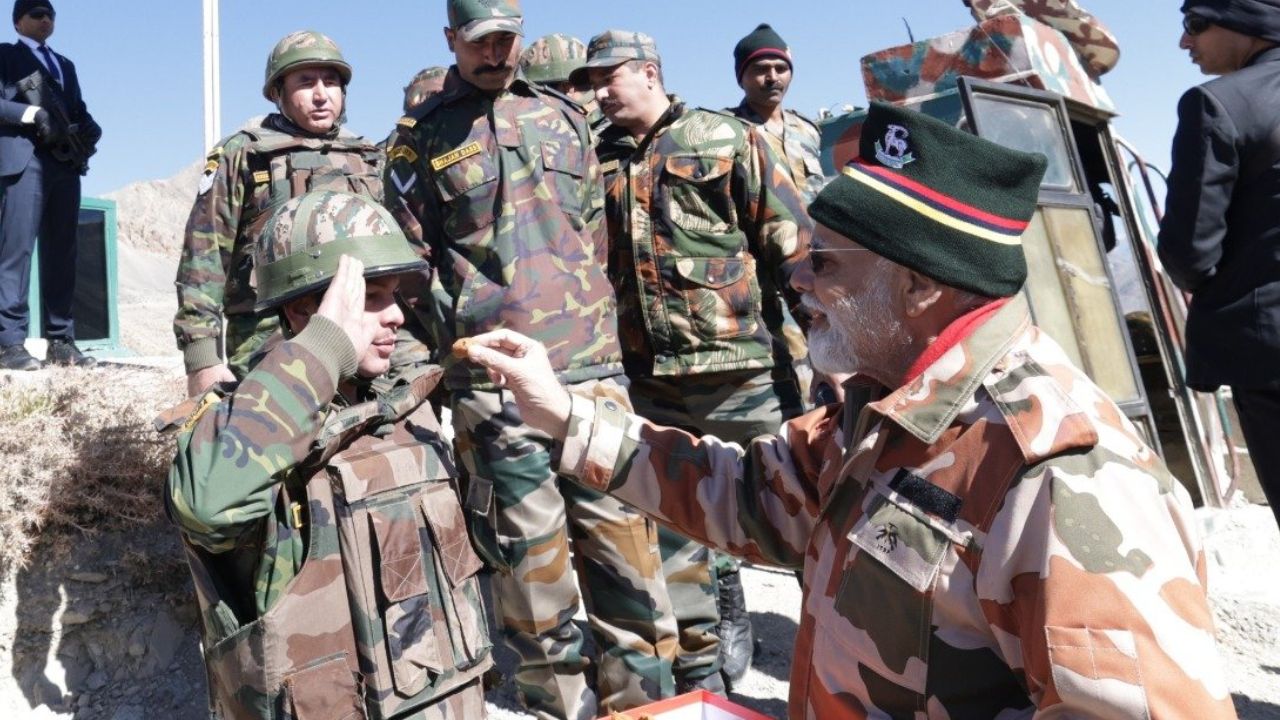 PM Modi Diwali 2023 : చైనా సరిహద్దుల్లో సైనికులతో దీపావళి వేడుకలు జరుపుకున్న ప్రధాని మోదీ.. ఫొటో గ్యాలరీ