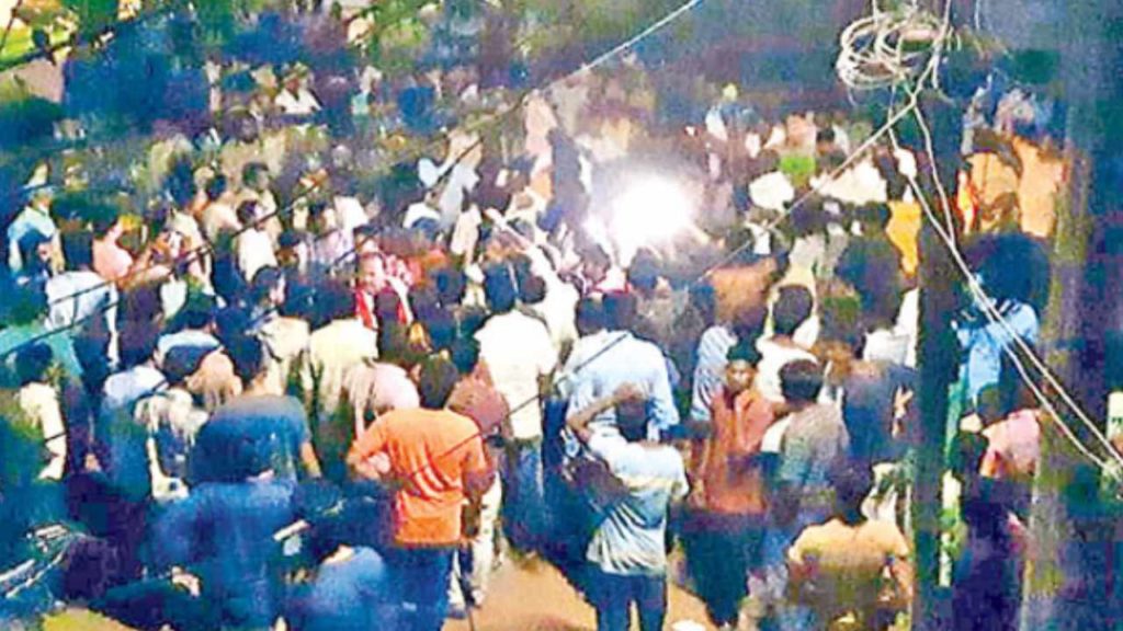 People pelted stones on police