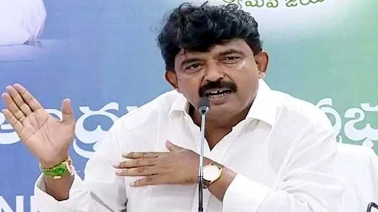 Perni Nani : పవన్ కళ్యాణ్ పీల్చే ప్రతీ శ్వాస చంద్రబాబుకి అధికారం కోసమే : పేర్ని నాని Perni Nani : పవన్ కళ్యాణ్ పీల్చే ప్రతీ శ్వాస చంద్రబాబుకి అధికారం కోసమే : పేర్ని నాని