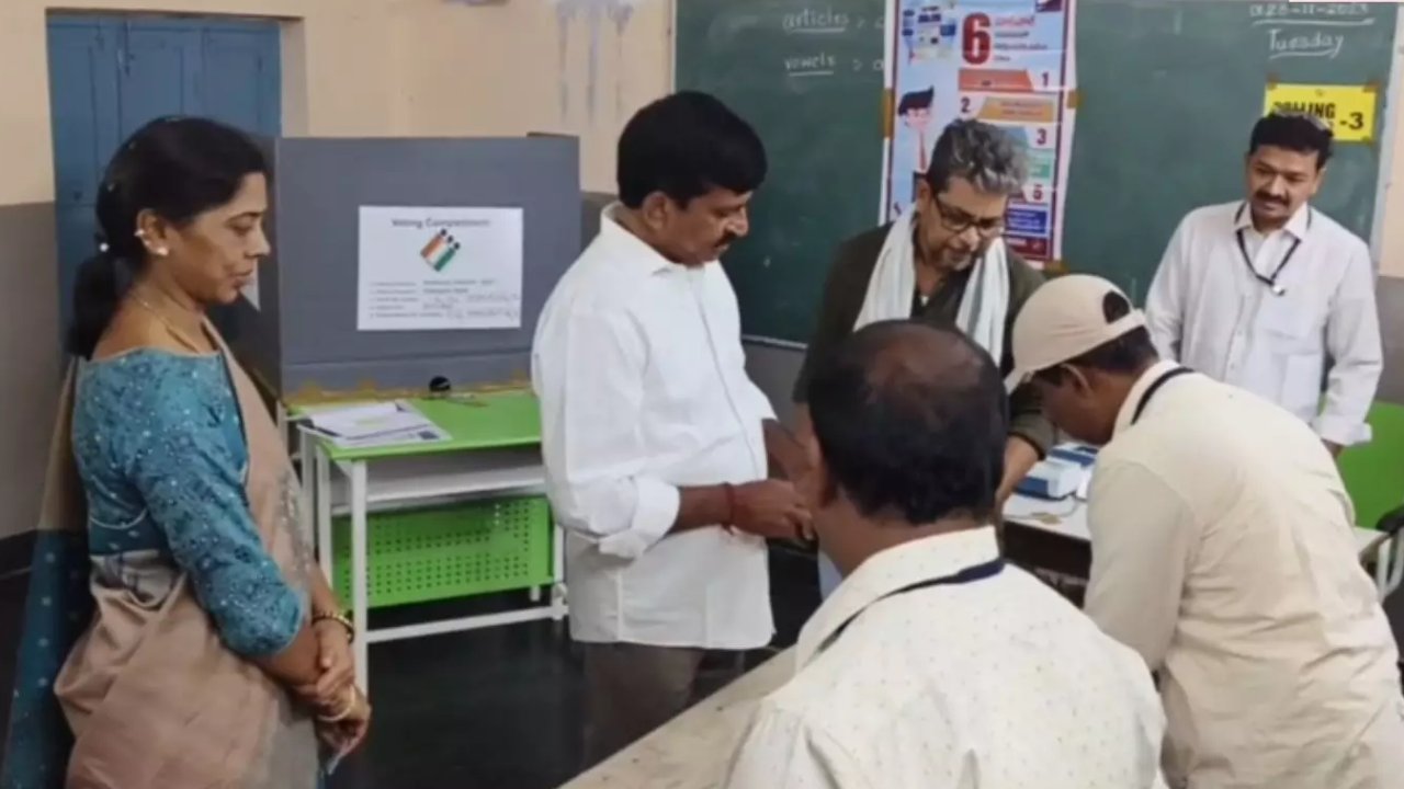 Ponguleti Srinivas Reddy : ఓటు వేసేందుకు తరలిండి.. మేలు చేసే ప్రభుత్వాన్ని ఎన్నుకోండి : పొంగులేటి Ponguleti Srinivas Reddy : ఓటు వేసేందుకు తరలిండి.. మేలు చేసే ప్రభుత్వాన్ని ఎన్నుకోండి : పొంగులేటి