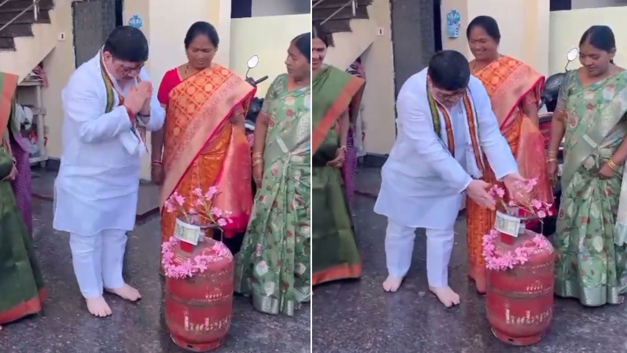 Telangana Assembly Election 2023: గ్యాస్ సిలిండర్కు పూజలు చేసి ఓటు వేసిన పొన్నం ప్రభాకర్.. Telangana Assembly Election 2023: గ్యాస్ సిలిండర్కు పూజలు చేసి ఓటు వేసిన పొన్నం ప్రభాకర్..