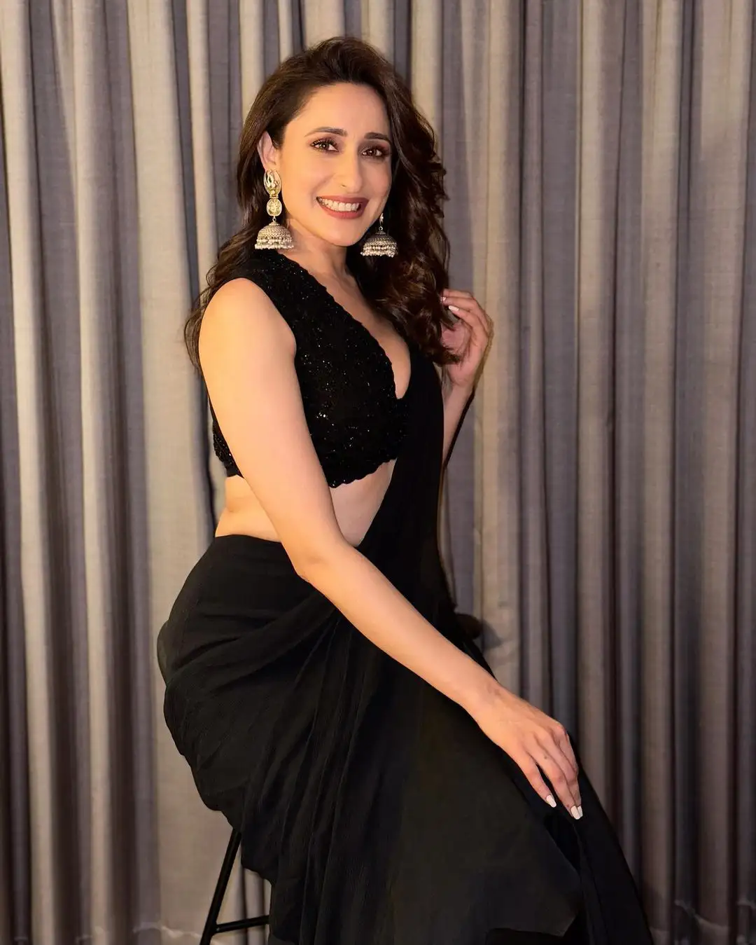 Pragya Jaiswal Beautiful Looks in Black Saree