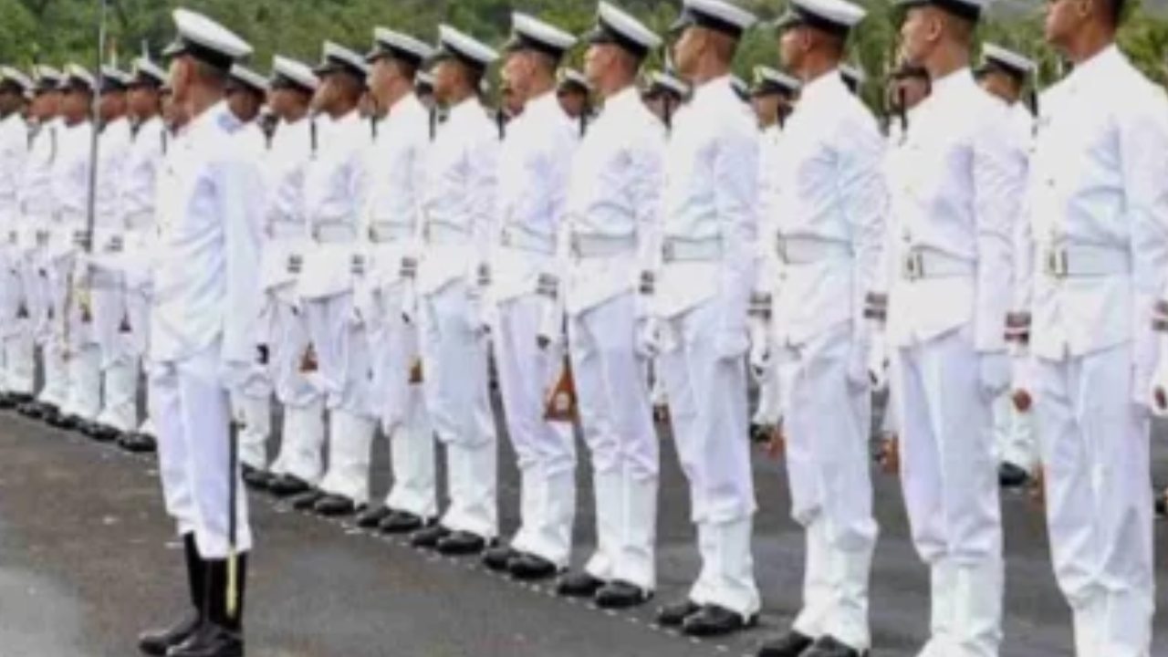 Qatar Court : 8 మంది మాజీ నావికాదళ సిబ్బందికి మరణశిక్షపై ఊరట.. భారత్ అప్పీల్ను అంగీకరించిన ఖతార్ కోర్టు Qatar Court : 8 మంది మాజీ నావికాదళ సిబ్బందికి మరణశిక్షపై ఊరట.. భారత్ అప్పీల్ను అంగీకరించిన ఖతార్ కోర్టు