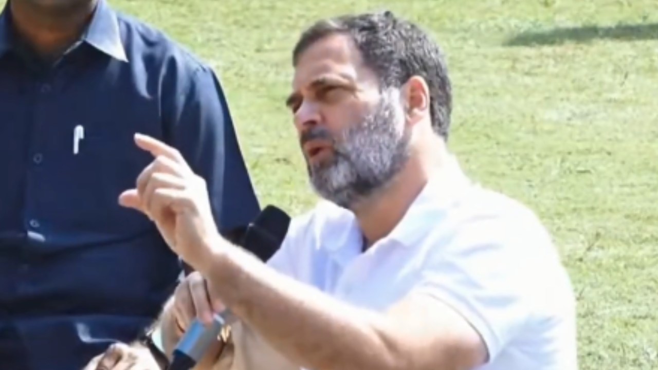 Rahul Interaction : చివరి రోజు హైదరాబాద్ లో రాహుల్ గాంధీ ప్రచారం.. వివిధ వర్గాల వర్కర్స్ తో మాటామంతి Rahul Interaction : చివరి రోజు హైదరాబాద్ లో రాహుల్ గాంధీ ప్రచారం.. వివిధ వర్గాల వర్కర్స్ తో మాటామంతి