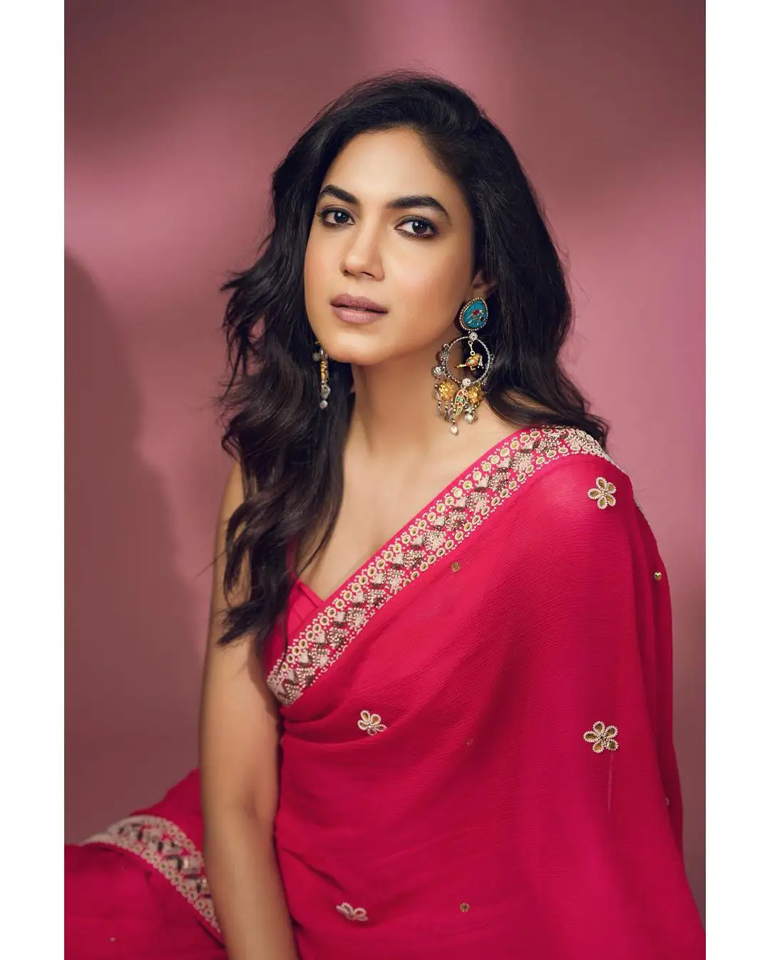 Ritu Varma Stunning Looks in Saree