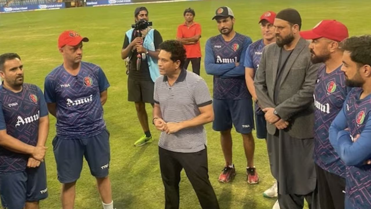 Sachin Tendulkar Meets Afghanistan Team : ఆస్ట్రేలియాతో నిర్ణయాత్మక పోరుకు ముందు అఫ్గానిస్థాన్ జట్టుతో సచిన్ టెండూల్కర్.. రషీద్ ఏమన్నాడంటే.. Sachin Tendulkar Meets Afghanistan Team : ఆస్ట్రేలియాతో నిర్ణయాత్మక పోరుకు ముందు అఫ్గానిస్థాన్ జట్టుతో సచిన్ టెండూల్కర్.. రషీద్ ఏమన్నాడంటే..