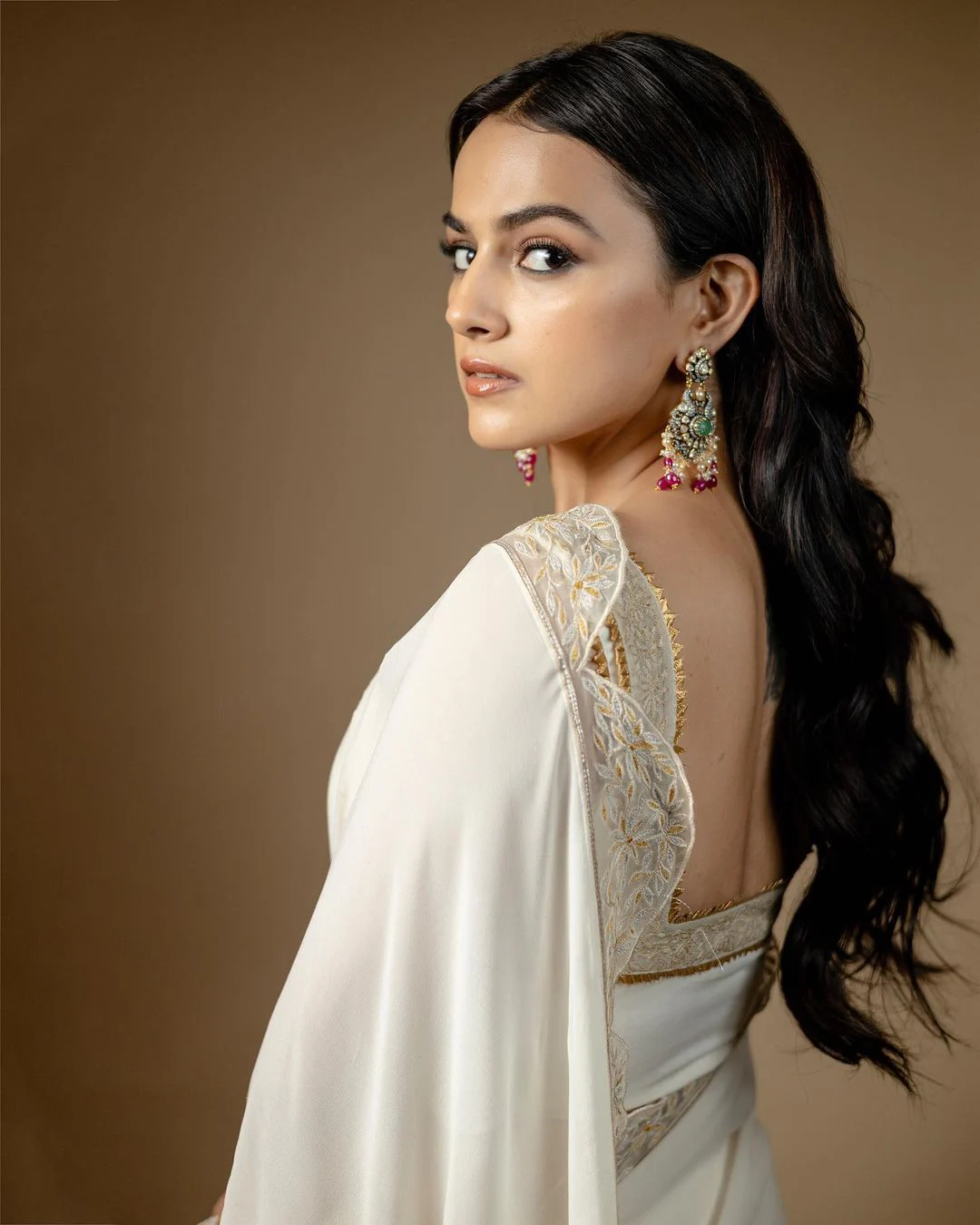Saindhav actress Shraddha Srinath saree photos