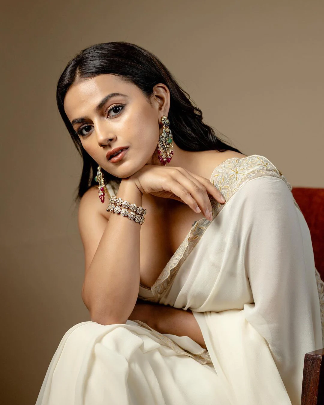 Saindhav actress Shraddha Srinath saree photos