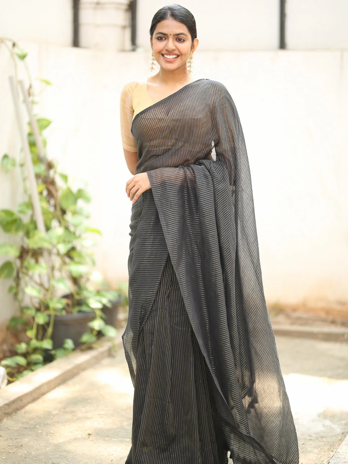 Shivani Rajashekar saree photos at Kota Bommali Ps promotions