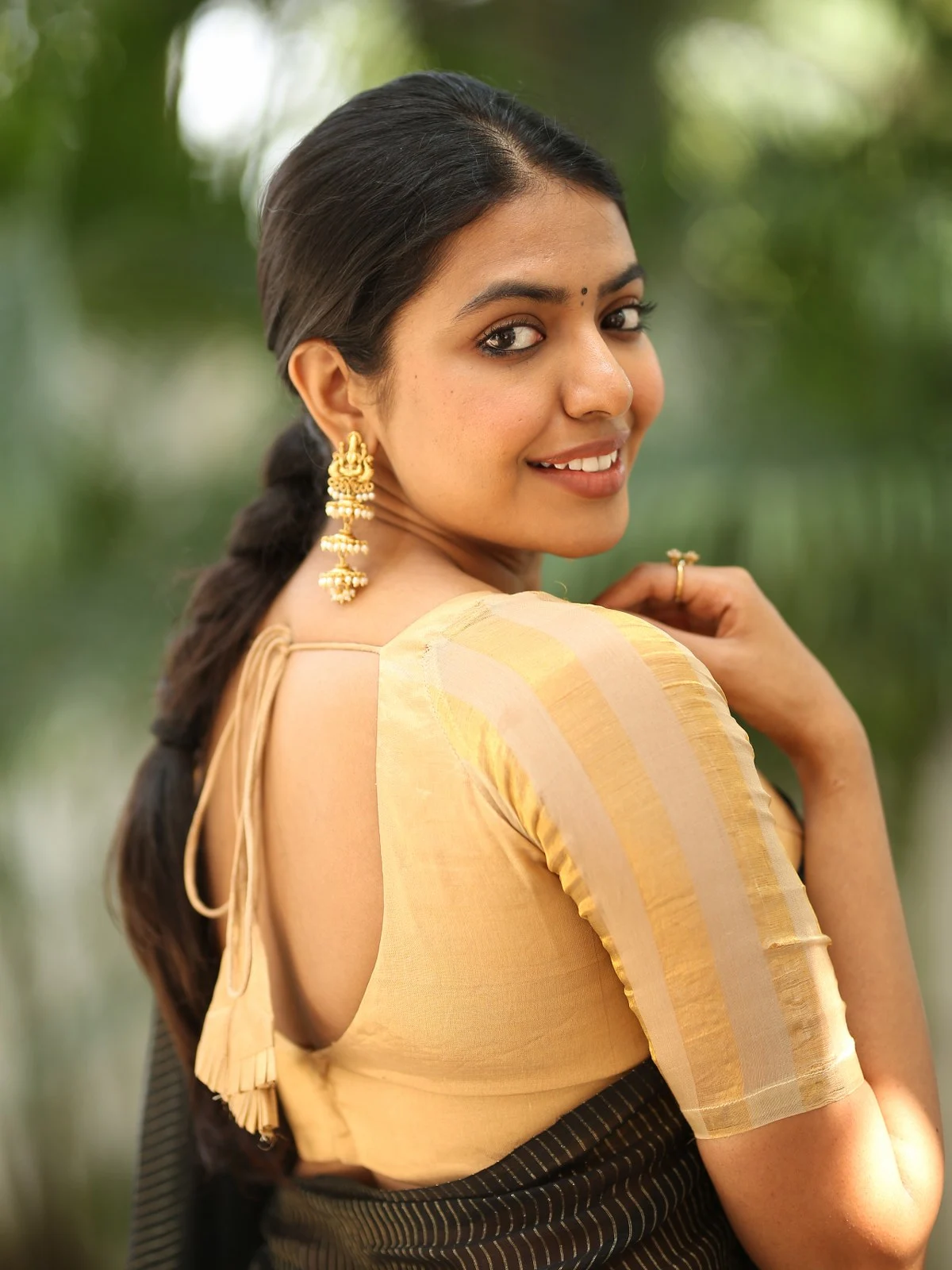 Shivani Rajashekar saree photos at Kota Bommali Ps promotions