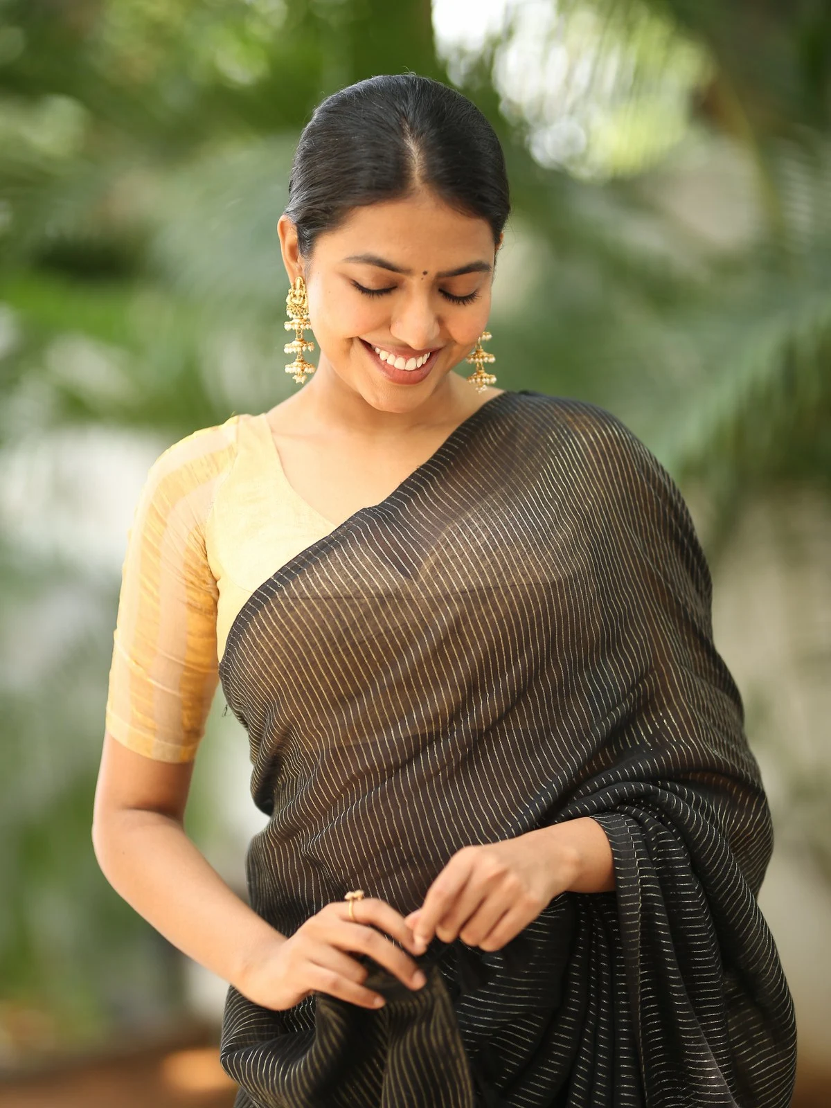 Shivani Rajashekar saree photos at Kota Bommali Ps promotions