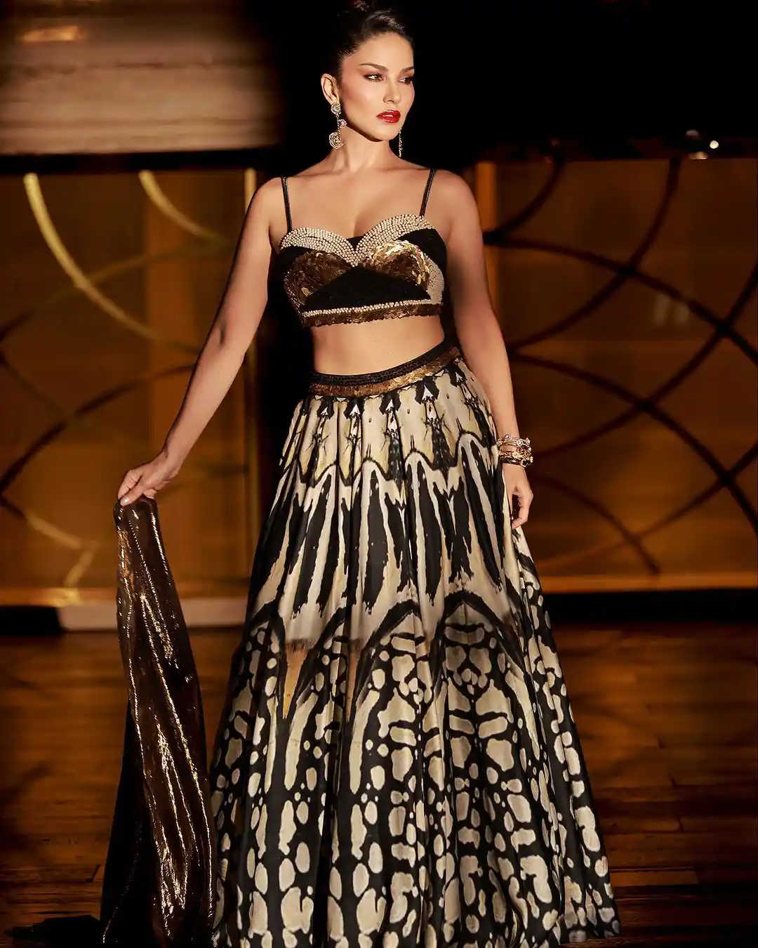 Sunny Leone Diwali Special Photos Shoot in Ghagra Choli Dress