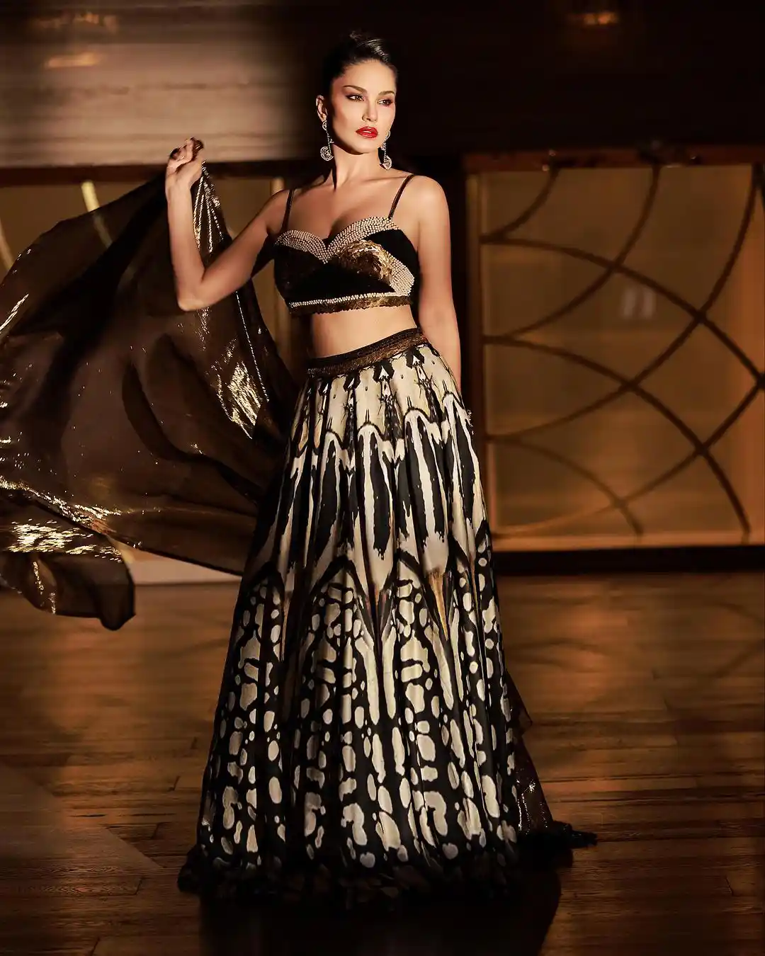 Sunny Leone Diwali Special Photos Shoot in Ghagra Choli Dress