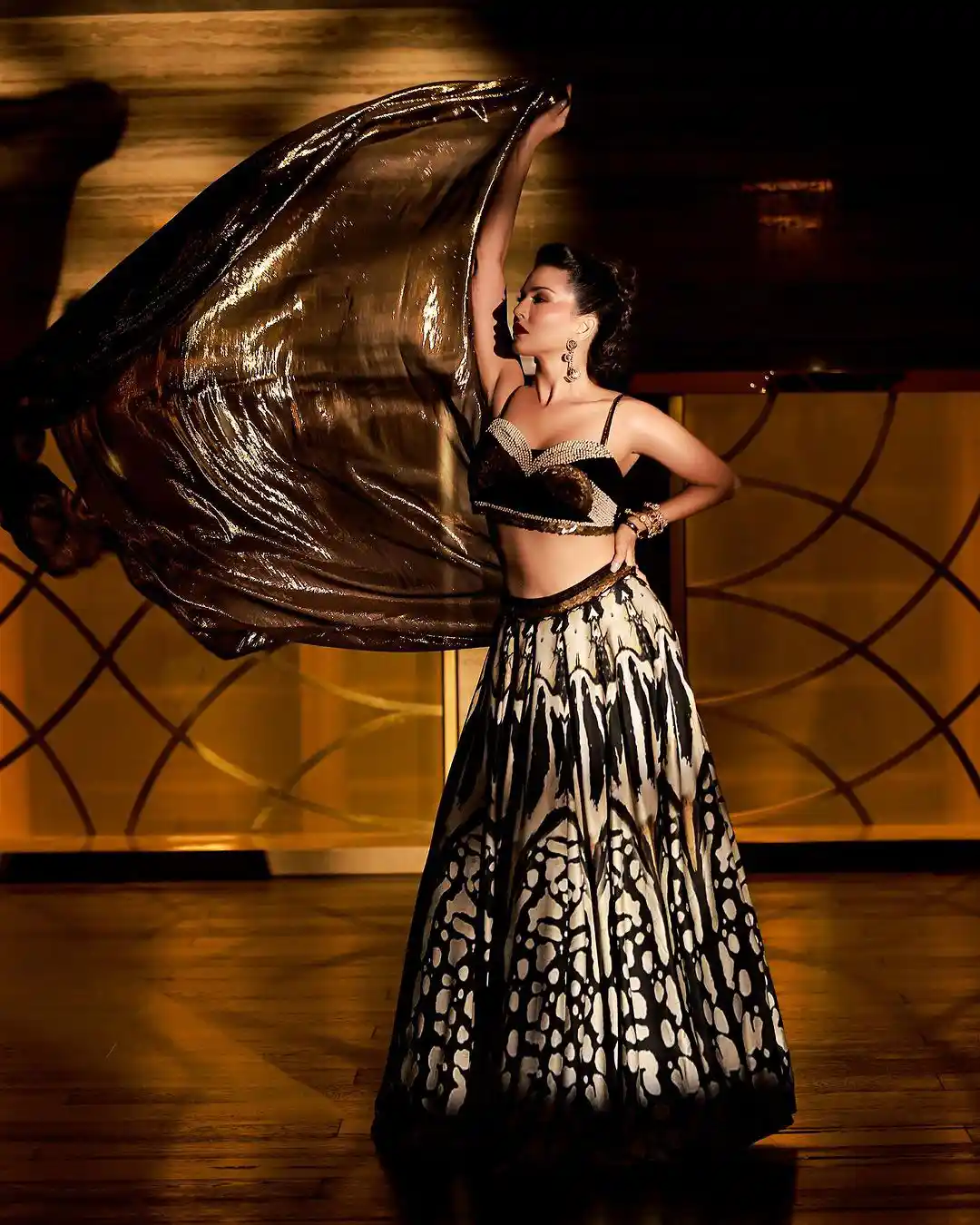 Sunny Leone Diwali Special Photos Shoot in Ghagra Choli Dress