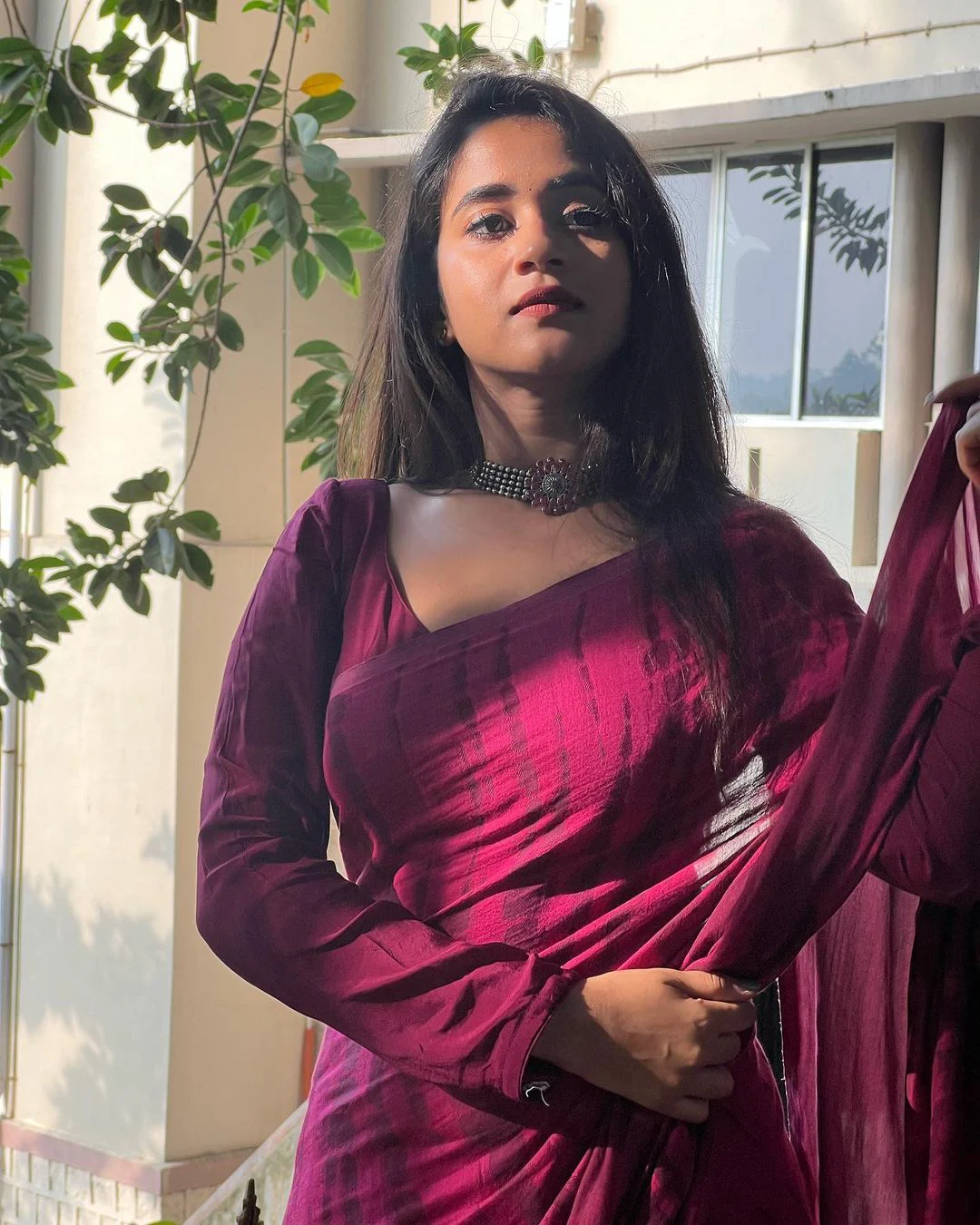 Telugu Actress Deepthi Sunaina shares her latest saree photos