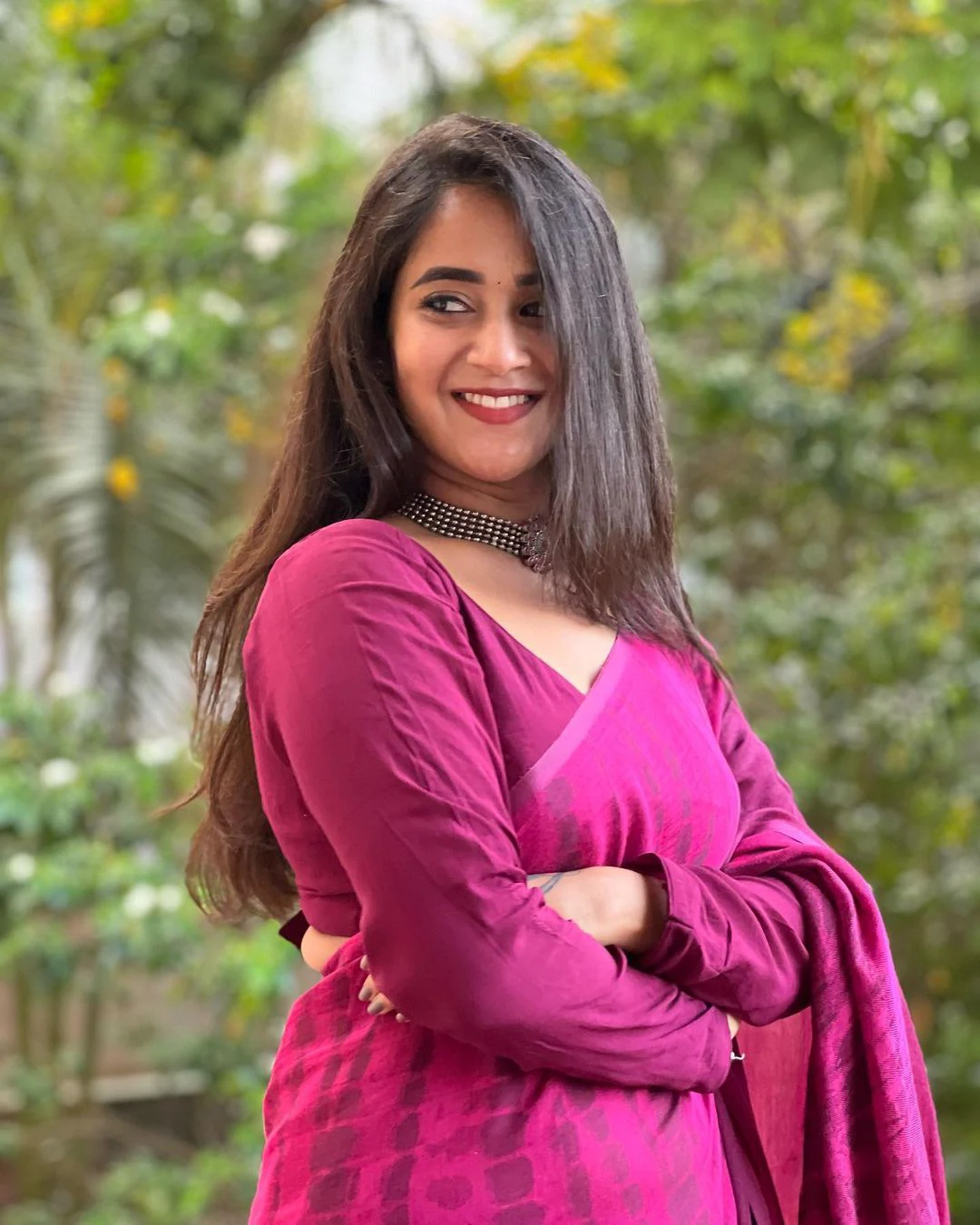 Telugu Actress Deepthi Sunaina shares her latest saree photos