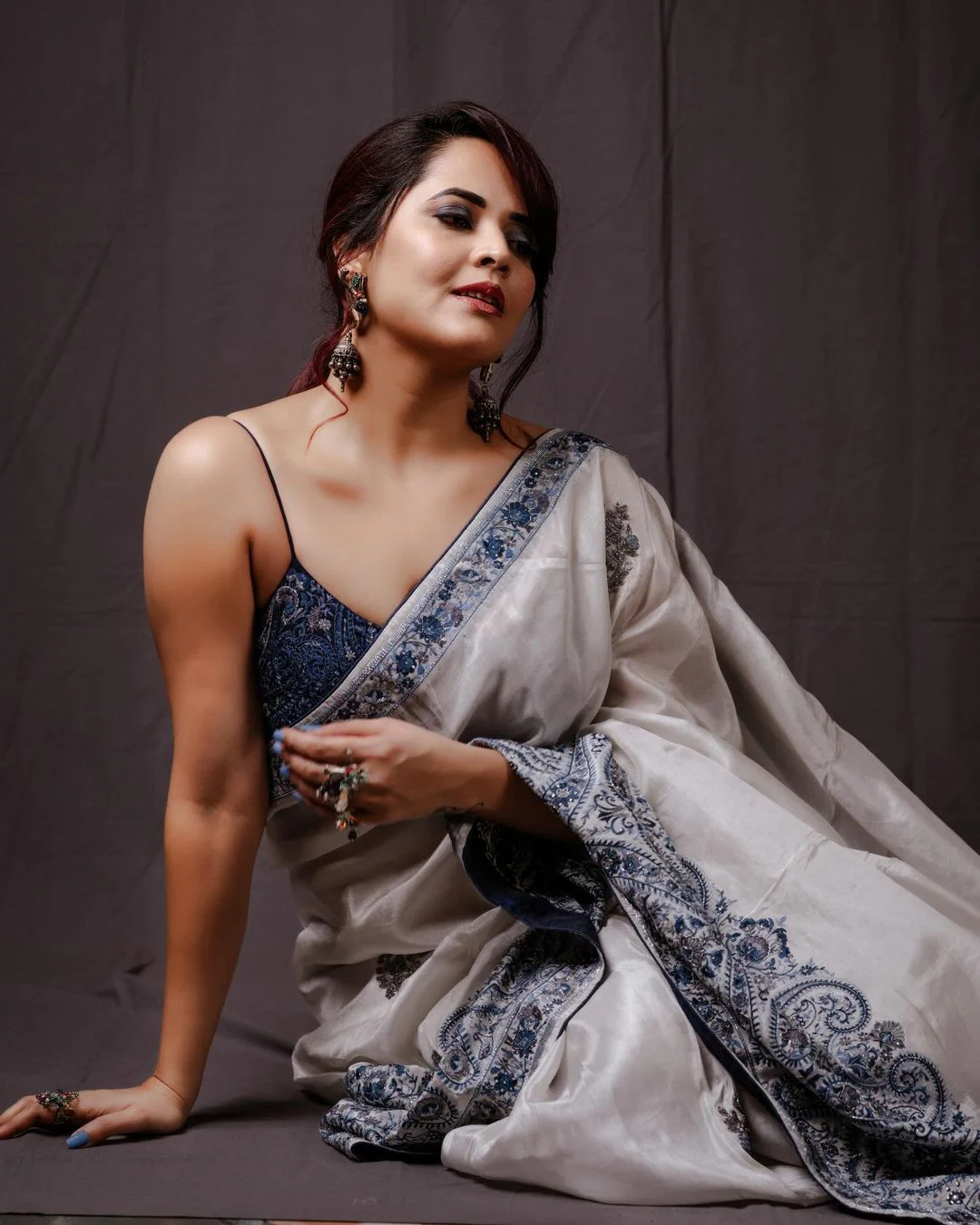 Tollywood Actress Anasuya Bharadwaj Mesmerizing Saree Photoshoot