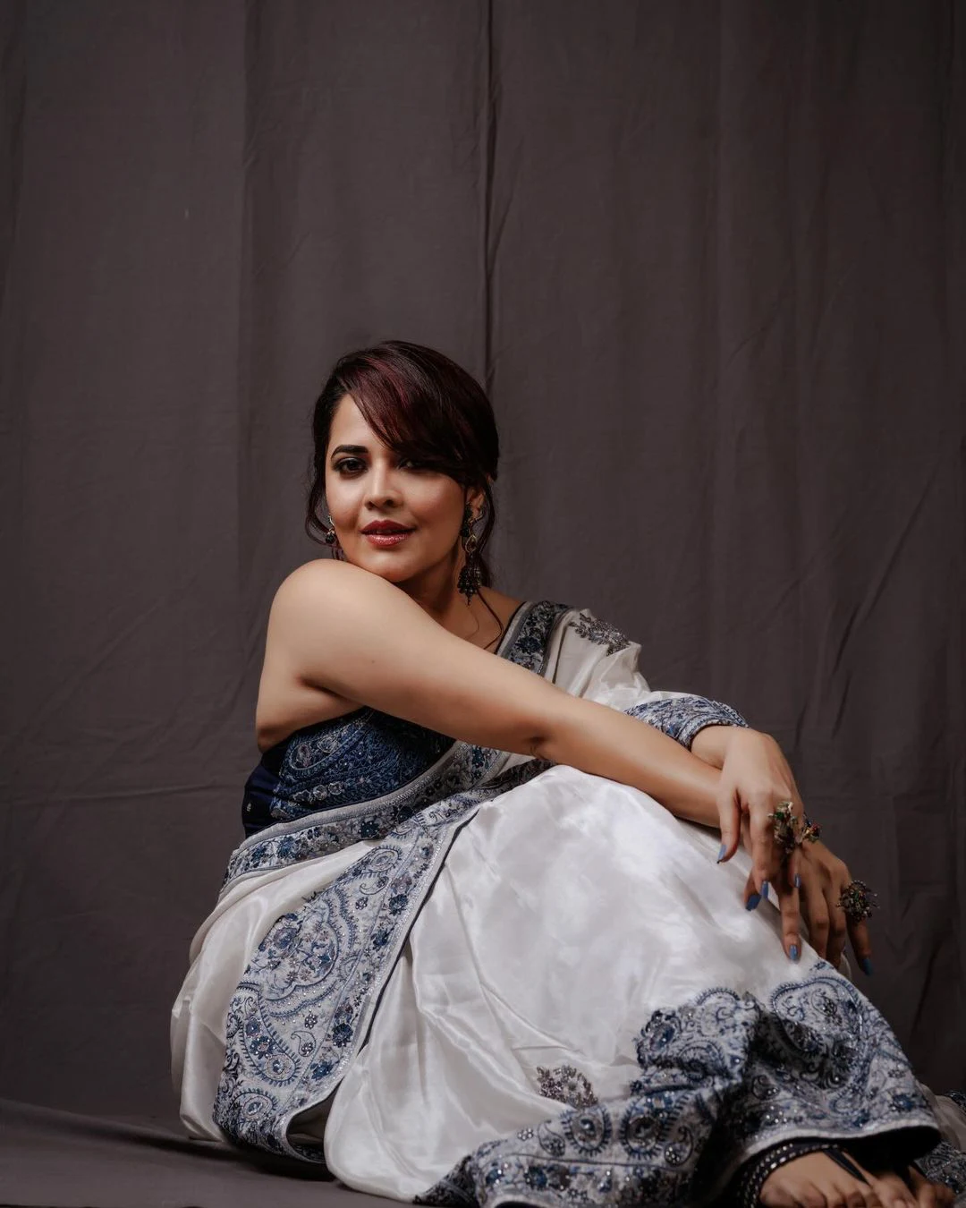 Tollywood Actress Anasuya Bharadwaj Mesmerizing Saree Photoshoot