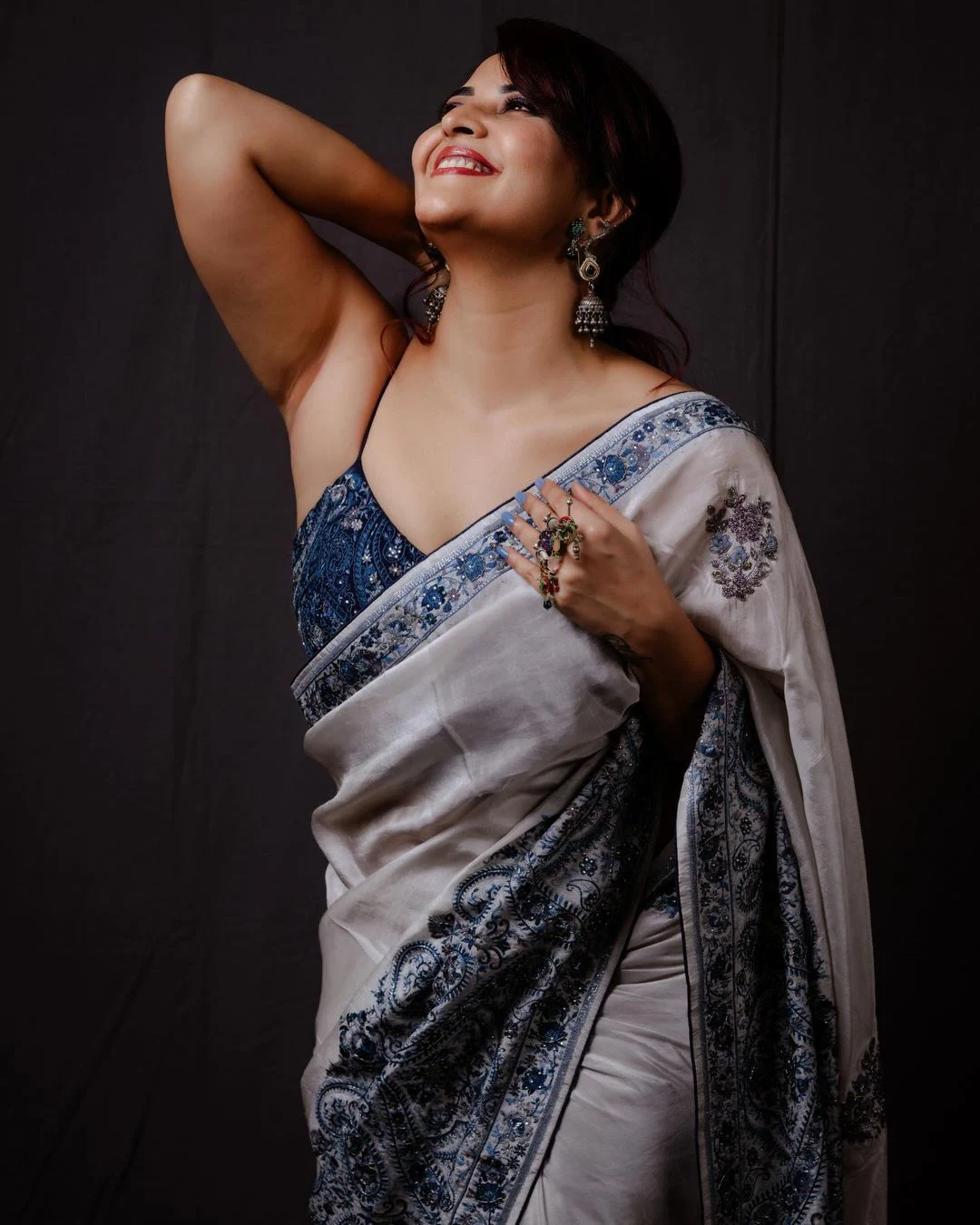 Tollywood Actress Anasuya Bharadwaj Mesmerizing Saree Photoshoot