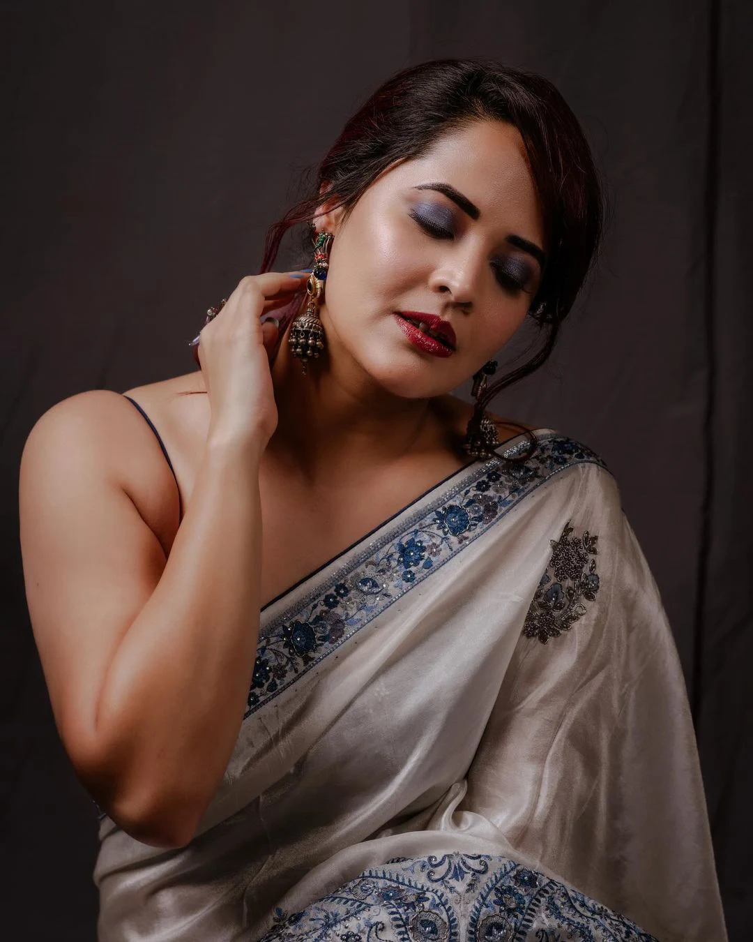 Tollywood Actress Anasuya Bharadwaj Mesmerizing Saree Photoshoot