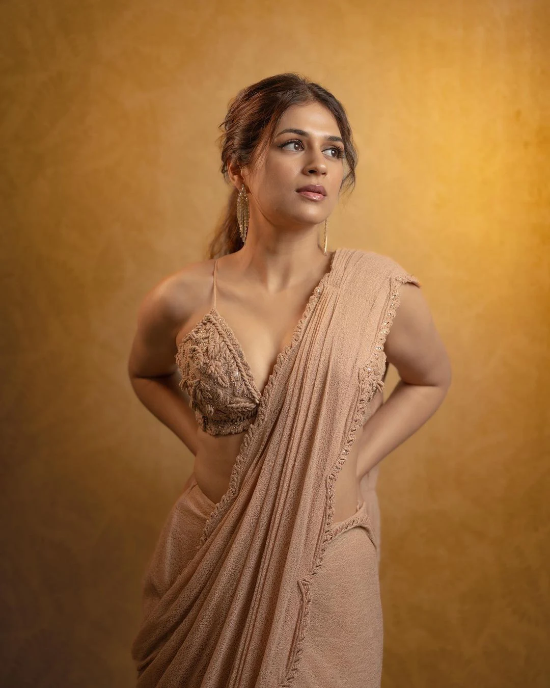 Tollywood Actress Shraddha Das latest saree photos