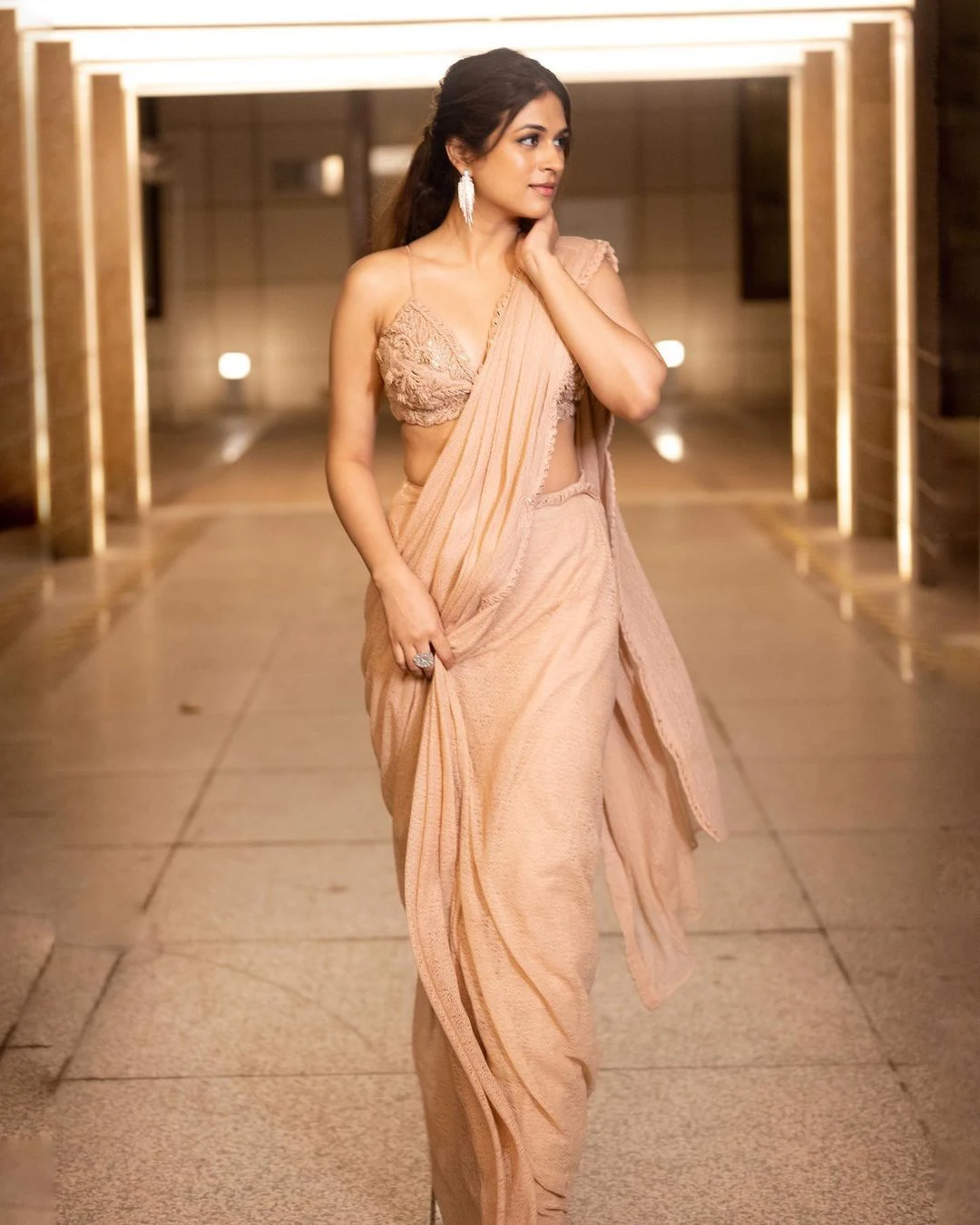 Tollywood Actress Shraddha Das latest saree photos