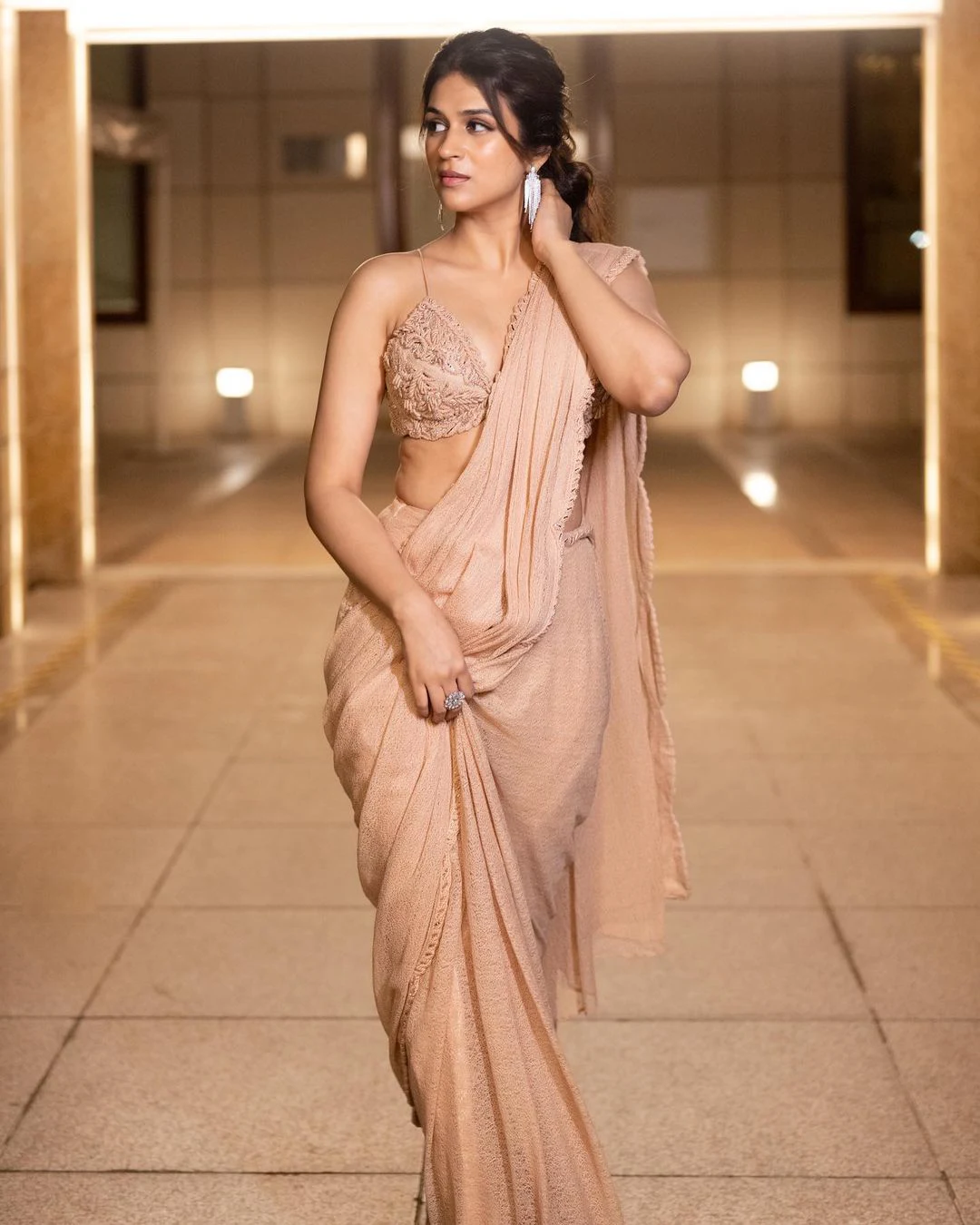 Tollywood Actress Shraddha Das latest saree photos