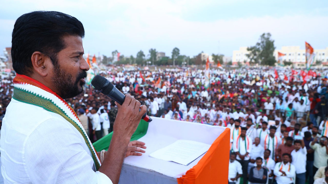 Telangana Polls 2023: కేసీఆర్కు చర్లపల్లి జైలులో డబుల్ బెడ్రూం కట్టిస్తా.. రేవంత్ రెడ్డి హాట్ కామెంట్స్ Telangana Polls 2023: కేసీఆర్కు చర్లపల్లి జైలులో డబుల్ బెడ్రూం కట్టిస్తా.. రేవంత్ రెడ్డి హాట్ కామెంట్స్