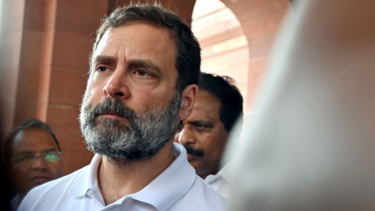 Panauti Remark: మరోసారి మోదీపై తీవ్ర వ్యాఖ్యలు.. రాహుల్ గాంధీకి ఎన్నికల సంఘం నోటీసులు Panauti Remark: మరోసారి మోదీపై తీవ్ర వ్యాఖ్యలు.. రాహుల్ గాంధీకి ఎన్నికల సంఘం నోటీసులు