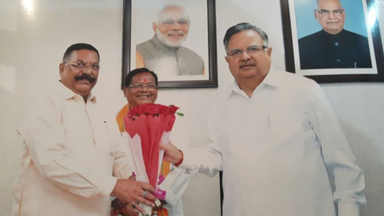 Assembly Elections 2023: ఎమ్మెల్యే టికెట్ రాలేదని ఏకంగా రాజకీయ సన్యాసం తీసుకున్న సీనియర్ నేత.. ఎక్కడ, ఎవరో తెలుసుకోండి Assembly Elections 2023: ఎమ్మెల్యే టికెట్ రాలేదని ఏకంగా రాజకీయ సన్యాసం తీసుకున్న సీనియర్ నేత.. ఎక్కడ, ఎవరో తెలుసుకోండి