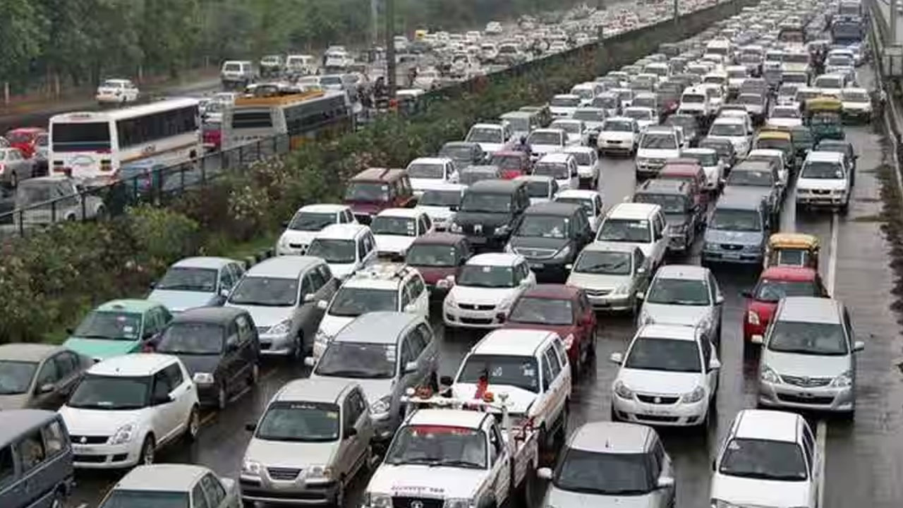 Odd Even System: సరి-బేసి విధానం వల్ల ఇప్పటి వరకు జరిగిన ప్రయోజనం ఎంత? ఇదెందుకు అవసరం? Odd Even System: సరి-బేసి విధానం వల్ల ఇప్పటి వరకు జరిగిన ప్రయోజనం ఎంత? ఇదెందుకు అవసరం?