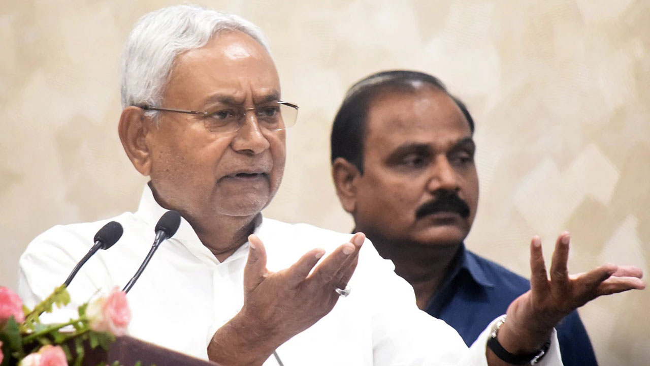 OBC Quota: నితీశ్ కుమార్ మాయలో చిక్కుకున్న బీజేపీ.. అంతా అయిపోయాక తల పట్టుకున్న కాషాయ నేతలు OBC Quota: నితీశ్ కుమార్ మాయలో చిక్కుకున్న బీజేపీ.. అంతా అయిపోయాక తల పట్టుకున్న కాషాయ నేతలు
