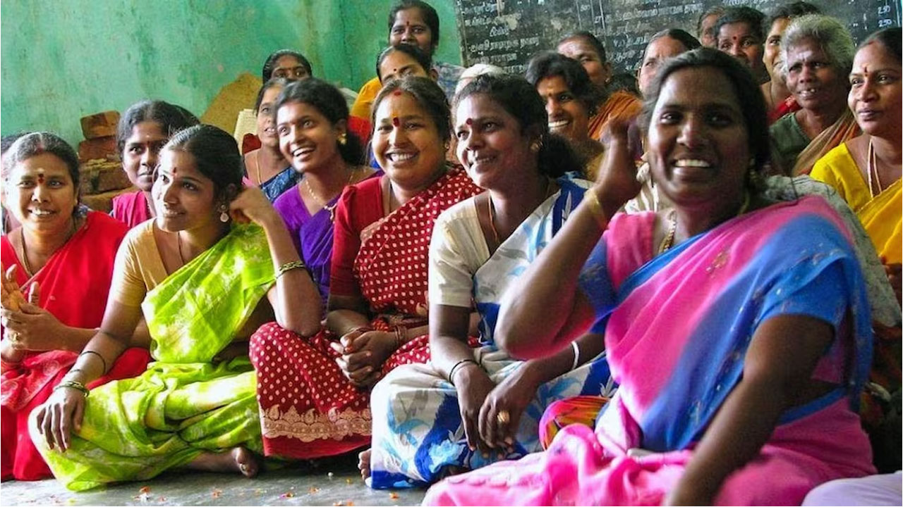 Assembly Elections 2023: మళ్లీ అధికారంలోకి వస్తే.. మహిళలకు చాలా పెద్ద హామీ ఇచ్చిన సీఎం Assembly Elections 2023: మళ్లీ అధికారంలోకి వస్తే.. మహిళలకు చాలా పెద్ద హామీ ఇచ్చిన సీఎం