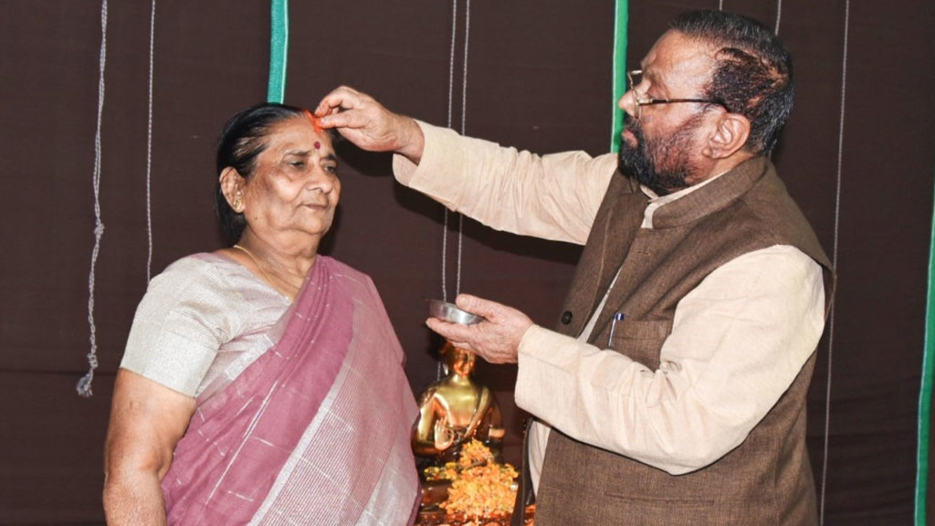 sp leader swamy prasad maurya asks how can lakshmi be born with 4 hands