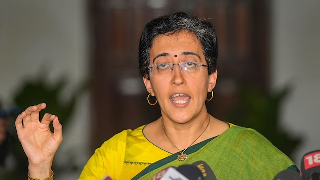 Rs 850 crore scam: ఏకంగా చీఫ్ సెక్రెటరీకే ఎసరు పెట్టిన మంత్రి.. ఆ అధికారులను తొలగించాలంటూ సీఎంకు 650 పేజీల నివేదిక Rs 850 crore scam: ఏకంగా చీఫ్ సెక్రెటరీకే ఎసరు పెట్టిన మంత్రి.. ఆ అధికారులను తొలగించాలంటూ సీఎంకు 650 పేజీల నివేదిక