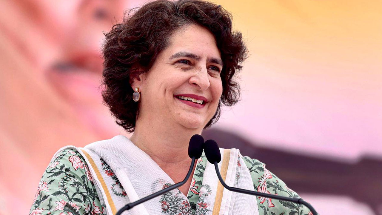 Assembly Elections 2023: పొట్టోడే కానీ అహం మాత్రం చాలా పొడవు.. కేంద్రమంత్రిపై ప్రియాంక ఘాటు వ్యాఖ్యలు Assembly Elections 2023: పొట్టోడే కానీ అహం మాత్రం చాలా పొడవు.. కేంద్రమంత్రిపై ప్రియాంక ఘాటు వ్యాఖ్యలు