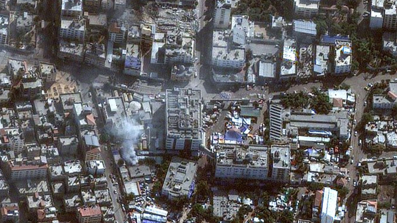Israel Palestine Conflict: యుద్ధంలో ఆసుపత్రులను ఎందుకు టార్గెట్ చేయకూడదు? అంతర్జాతీయ చట్టం ఏమిటి? ఎందుకు ఇజ్రాయెల్ దాన్ని పాటించడం లేదు? Israel Palestine Conflict: యుద్ధంలో ఆసుపత్రులను ఎందుకు టార్గెట్ చేయకూడదు? అంతర్జాతీయ చట్టం ఏమిటి? ఎందుకు ఇజ్రాయెల్ దాన్ని పాటించడం లేదు?