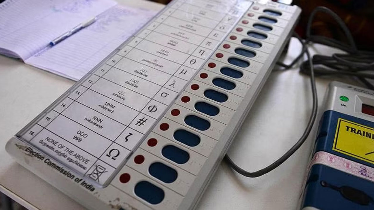 Assembly Elections 2023: ఎన్నికకు ముందే అభ్యర్థి చనిపోతే.. పోలింగ్ జరుగుతుందా? లేదా? Assembly Elections 2023: ఎన్నికకు ముందే అభ్యర్థి చనిపోతే.. పోలింగ్ జరుగుతుందా? లేదా?