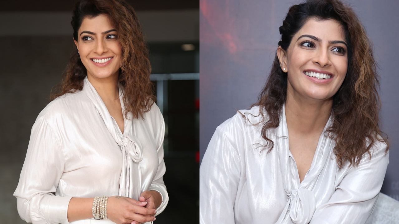 Varalaxmi Sarathkumar : సినిమా ప్రమోషన్స్‌లో చిరునవ్వులతో వరలక్ష్మి శరత్ కుమార్..