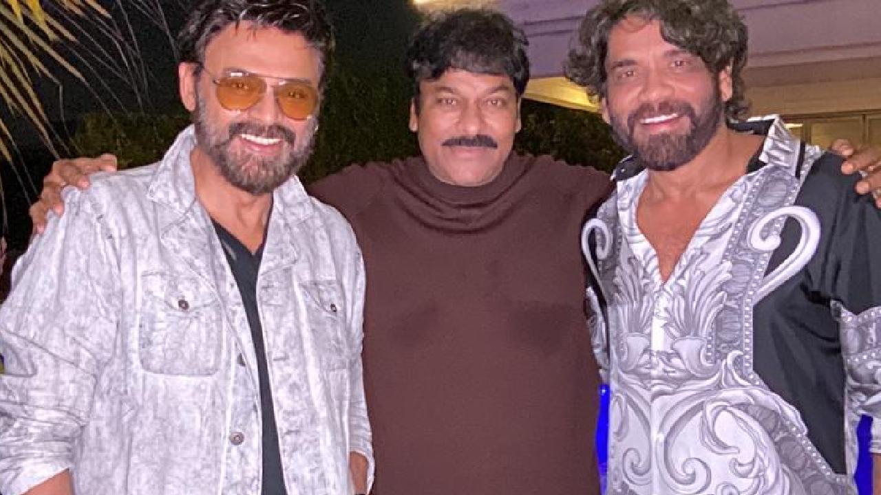 Chiru Diwali Party : అలనాటి స్టార్స్ ఒకే ఫ్రేమ్లో.. బాలయ్య కూడా ఉంటే బాగుండేది.. Chiru Diwali Party : అలనాటి స్టార్స్ ఒకే ఫ్రేమ్లో.. బాలయ్య కూడా ఉంటే బాగుండేది..