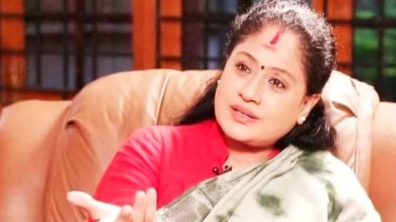 Vijayashanti: తెలంగాణ బిడ్డలకు చెప్పాల్సిన సత్యం.. మీ రాములమ్మ ఉద్దేశం అదే.. విజయశాంతి ఆసక్తికర ట్వీట్ Vijayashanti: తెలంగాణ బిడ్డలకు చెప్పాల్సిన సత్యం.. మీ రాములమ్మ ఉద్దేశం అదే.. విజయశాంతి ఆసక్తికర ట్వీట్