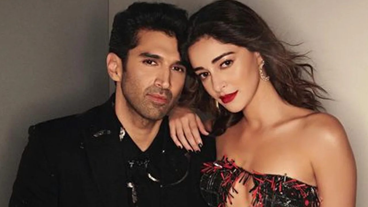 Ananya Panday : కాఫీ విత్ కరణ్ షోలో.. అతనితో డేటింగ్ పై క్లారిటీ ఇచ్చిన అనన్య పాండే.. Ananya Panday : కాఫీ విత్ కరణ్ షోలో.. అతనితో డేటింగ్ పై క్లారిటీ ఇచ్చిన అనన్య పాండే..
