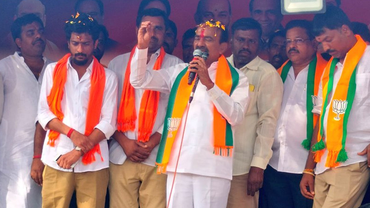 Etela slams HarishRao: హరీశ్రావు మీద షాకింగ్ కామెంట్స్ చేసిన ఈటల రాజేందర్ Etela slams HarishRao: హరీశ్రావు మీద షాకింగ్ కామెంట్స్ చేసిన ఈటల రాజేందర్