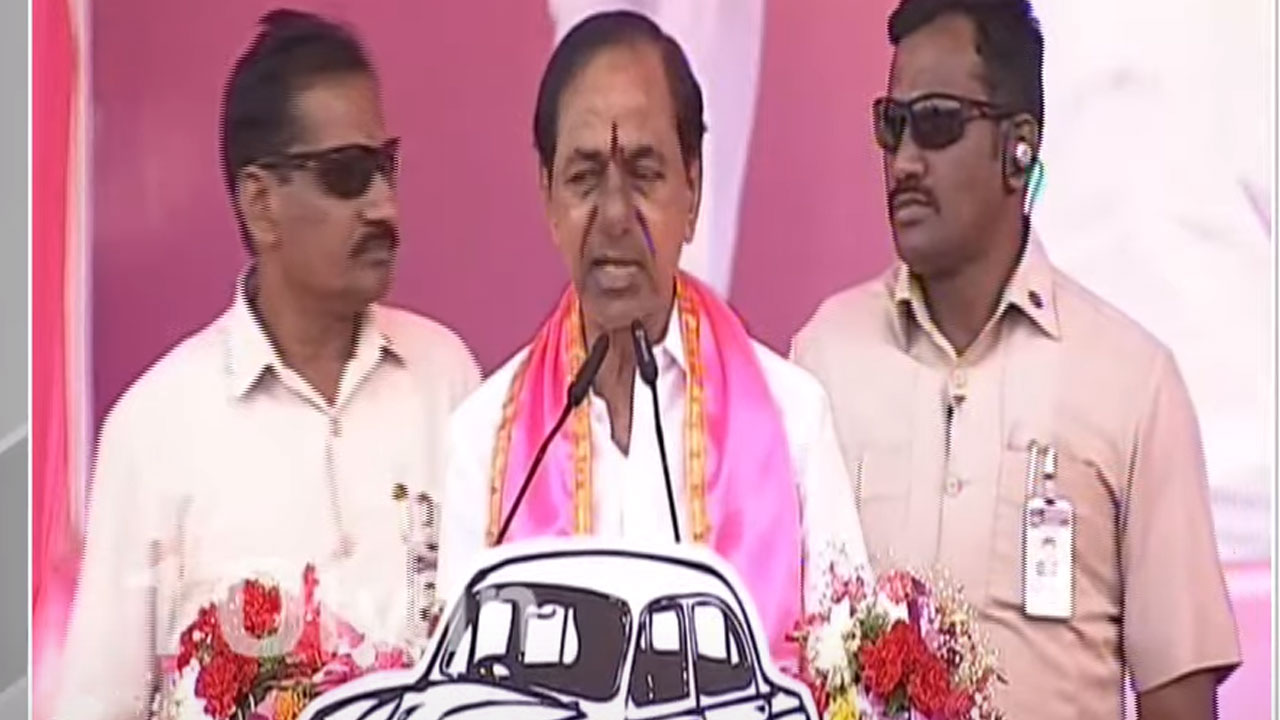 KCR at Cherial: 50 ఏళ్ల కాంగ్రెస్.. 10 ఏళ్ల బీఆర్ఎస్ పనితీరులో తేడా చూడాలి: కేసీఆర్ KCR at Cherial: 50 ఏళ్ల కాంగ్రెస్.. 10 ఏళ్ల బీఆర్ఎస్ పనితీరులో తేడా చూడాలి: కేసీఆర్
