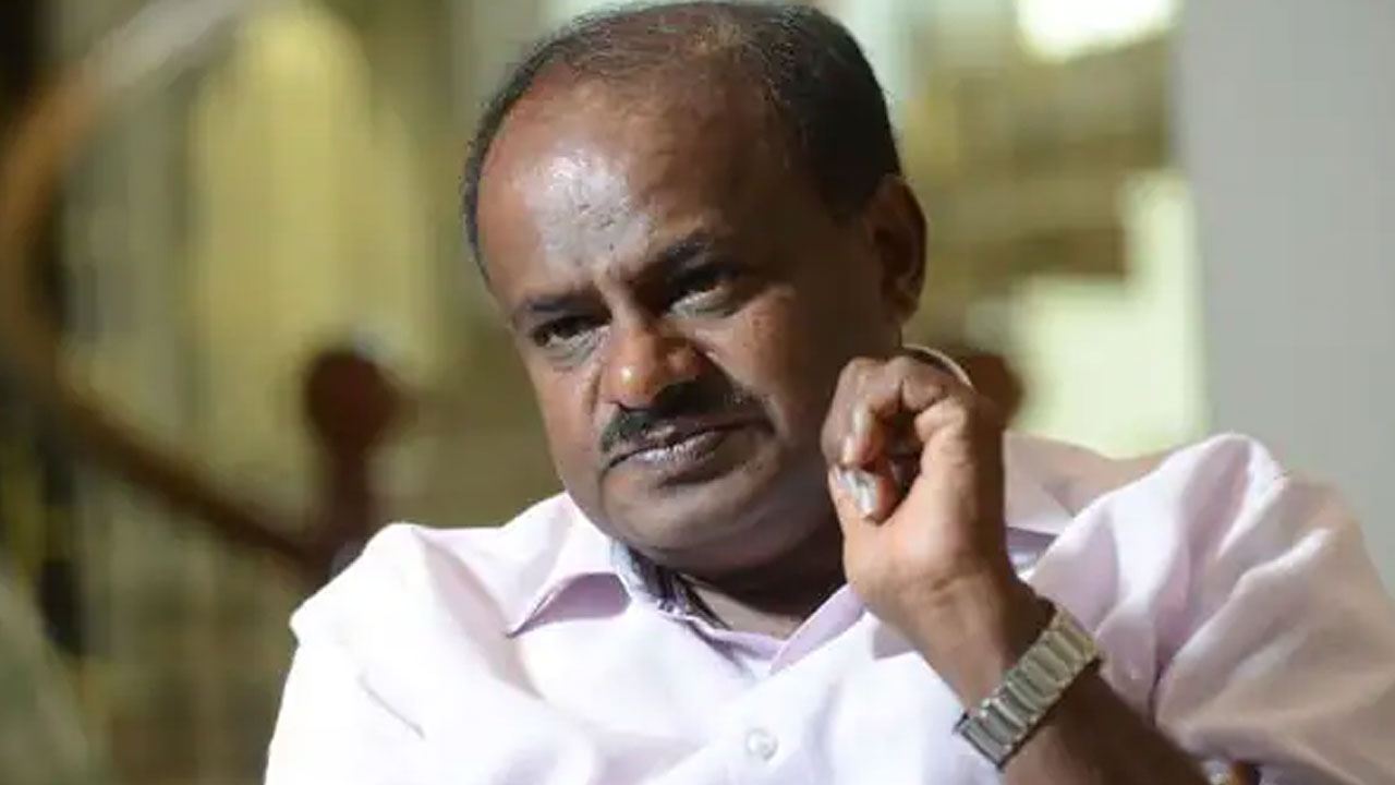 HD Kumaraswamy: కరెంట్ దొంగిలించిన కేసులో మాజీ సీఎంకు భారీగా ఫైన్ HD Kumaraswamy: కరెంట్ దొంగిలించిన కేసులో మాజీ సీఎంకు భారీగా ఫైన్