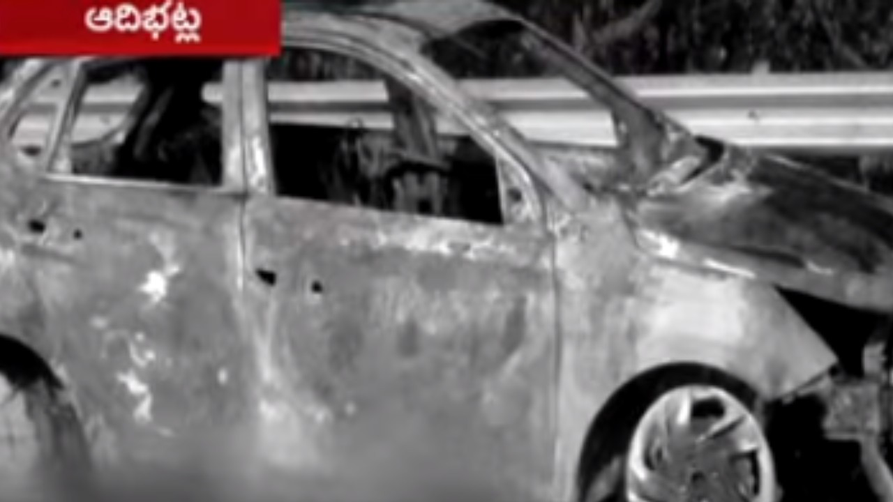 Man Burnt Alive : హైదరాబాద్ ఓఆర్ఆర్ పై కారులో మంటలు.. వ్యక్తి సజీవ దహనం Man Burnt Alive : హైదరాబాద్ ఓఆర్ఆర్ పై కారులో మంటలు.. వ్యక్తి సజీవ దహనం