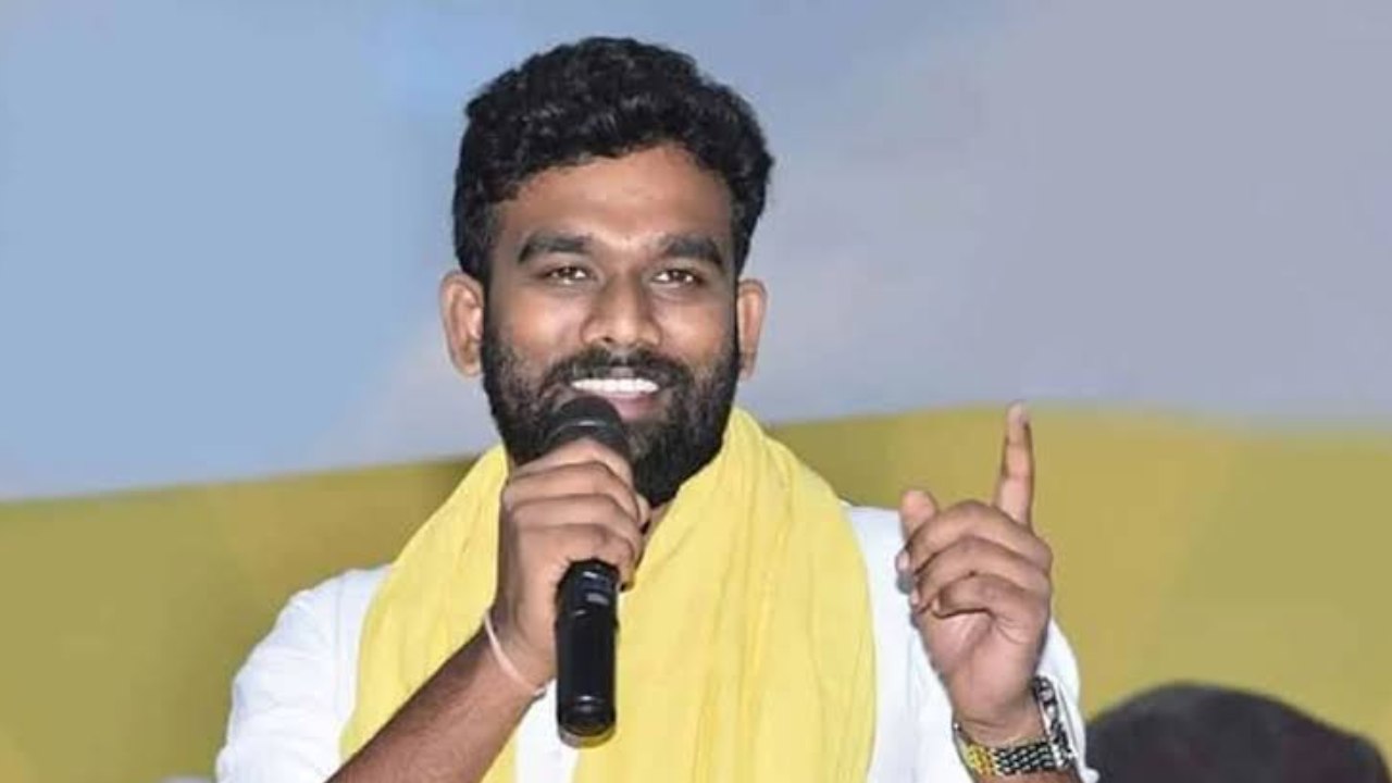 Paritala Sriram : నన్ను మిత్రుడిగానే చూడండి .. శత్రువుగా చూస్తే తట్టుకోలేరు : పరిటాల శ్రీరామ్ సంచలన వ్యాఖ్యలు Paritala Sriram : నన్ను మిత్రుడిగానే చూడండి .. శత్రువుగా చూస్తే తట్టుకోలేరు : పరిటాల శ్రీరామ్ సంచలన వ్యాఖ్యలు